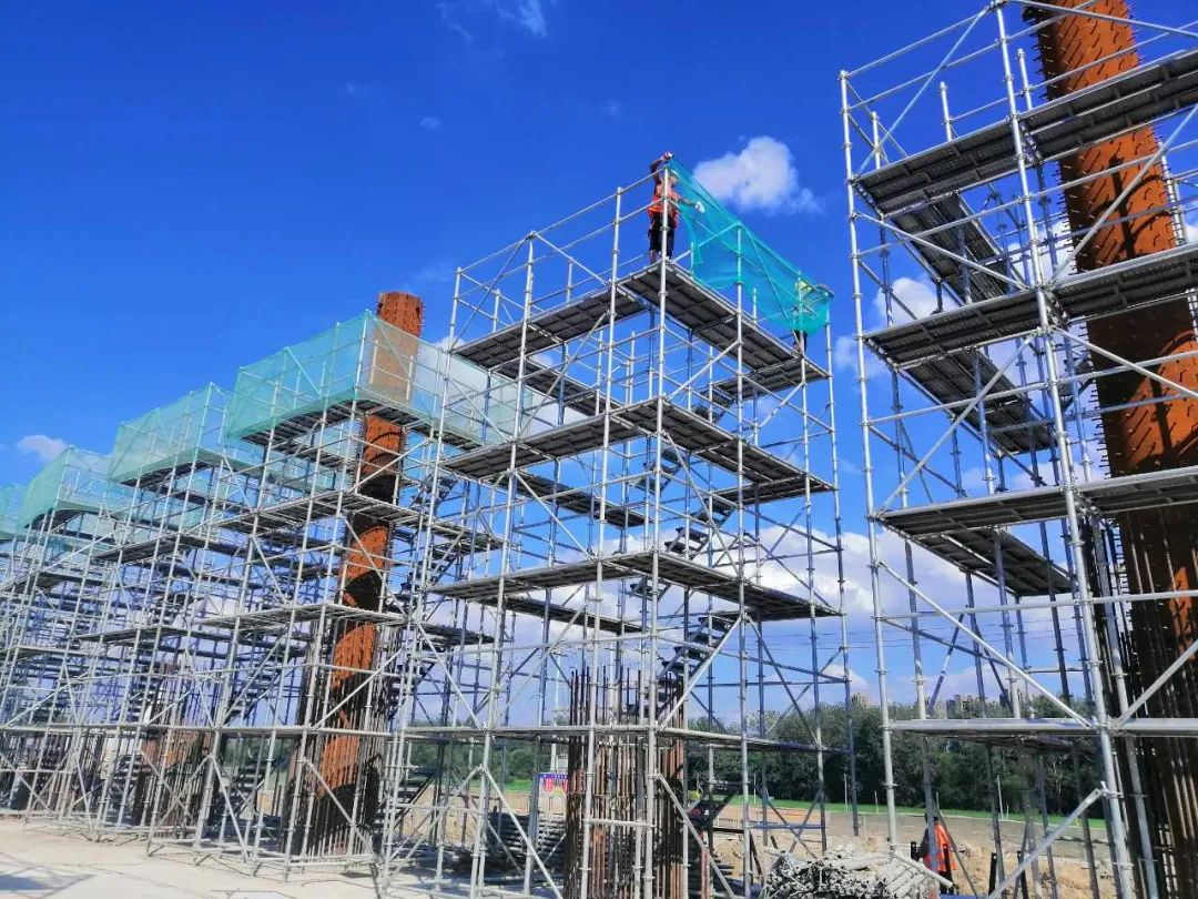 盤扣式腳手架相比傳統(tǒng)式腳手架有哪些優(yōu)勢？(圖1)